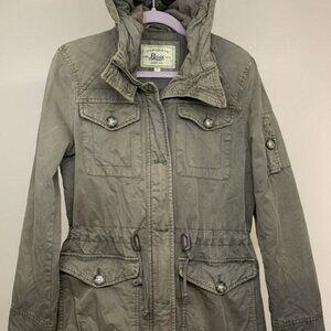 Hooded Bass Kaki Lined Coat Size Small. Rare in Canada!